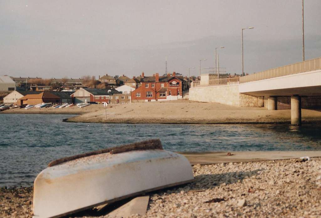 View over Smallmouth towards the Ferrybridge Inn in the mid-1980s (Credit: P Ganley)